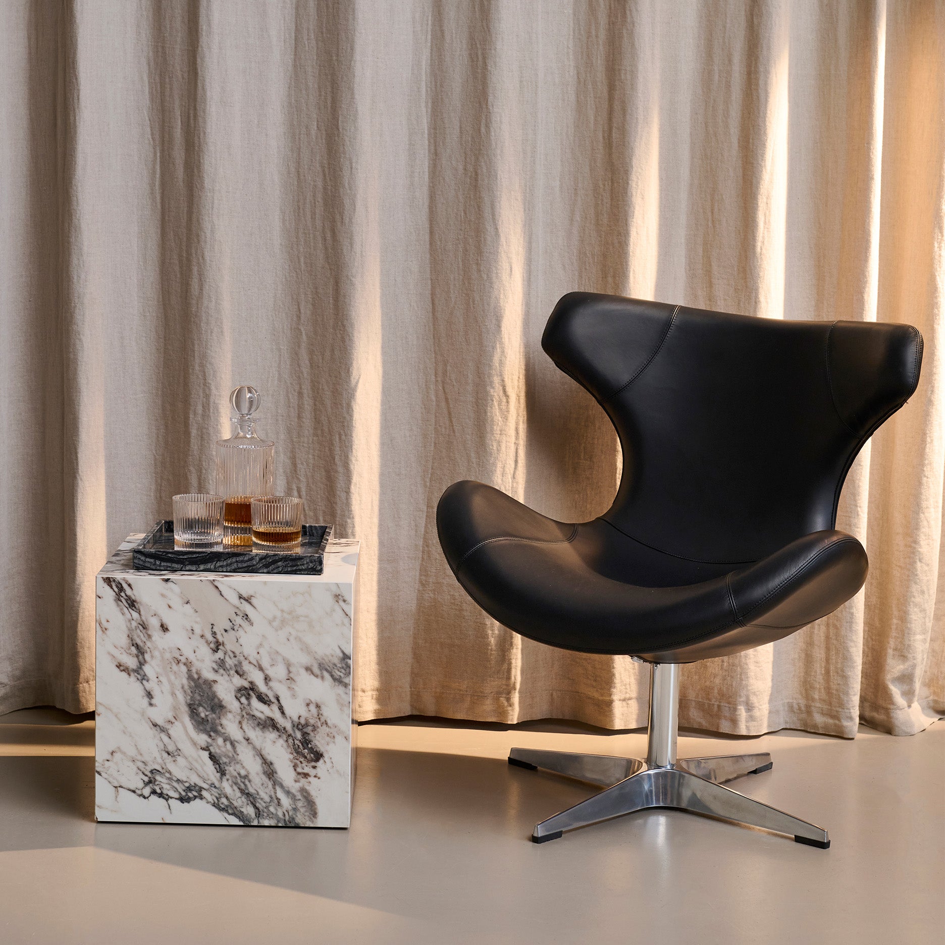 Kato loungestol læder m. chrome drejesokkel